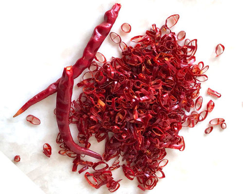 رطوبت 8٪ حلقه چیلی با طعم چلی تیز طول 0.5 تا 1.5 سانتی متر