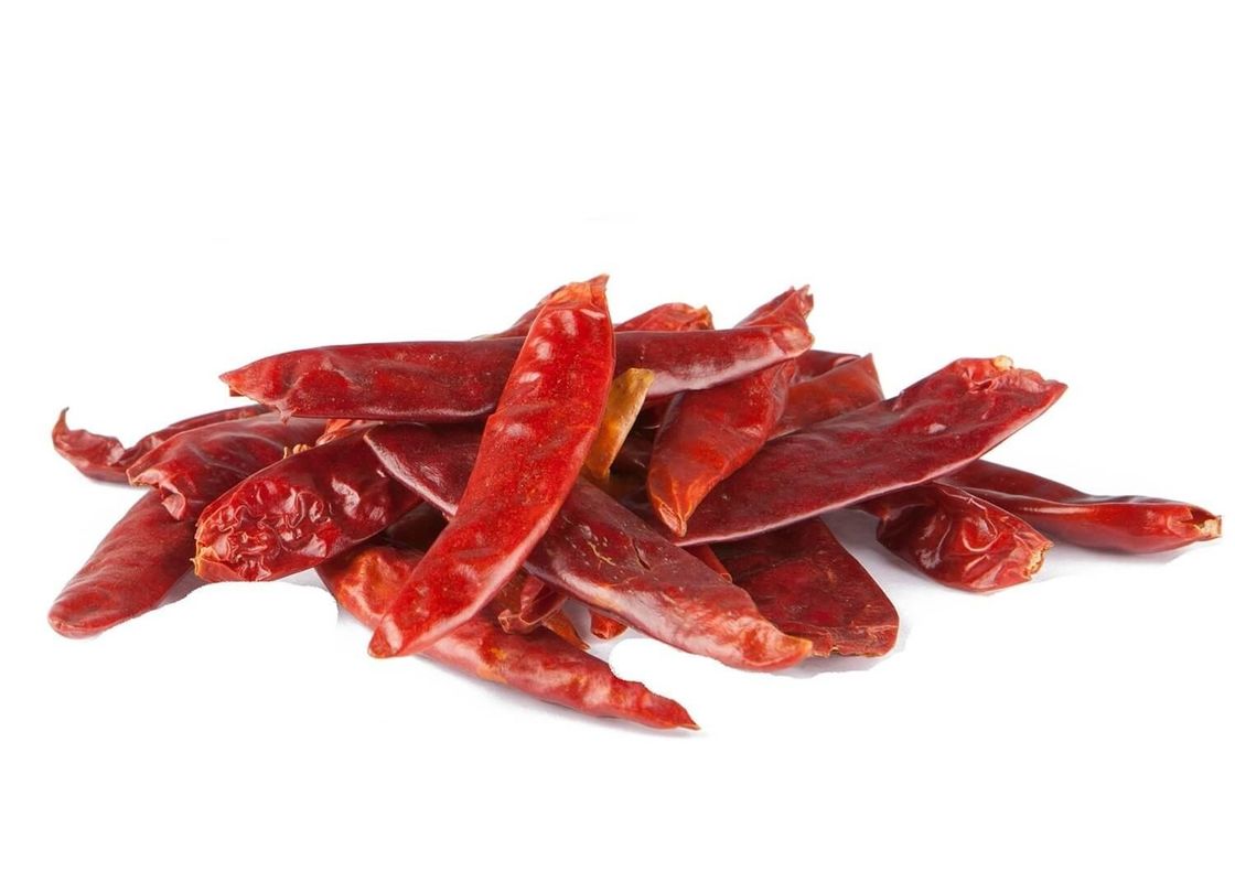 فلفل چیلی رنگ قرمز و طعم قوی در محیط خشک و خنک نگهداری می شود